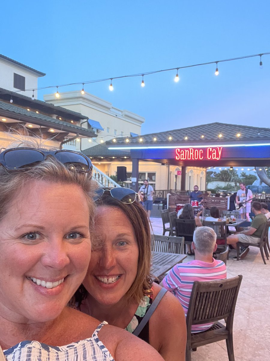 ChrissyMcClel11's tweet photo. Outside concerts at the beach are the best! @DixieMagnet #concertselfie #dolphindaysofsummer https://t.co/eAJpc66kzi