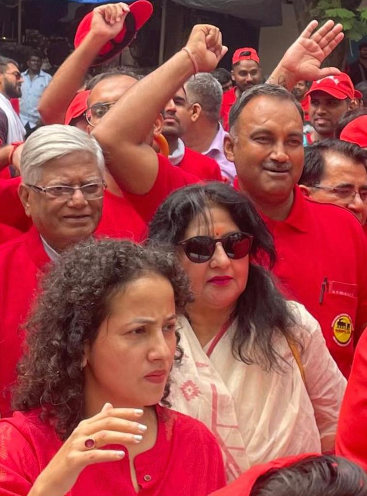 ShivaGopalMish1's tweet photo. ऑल इंडिया रेलवे मेंस फेडरेशन ने अग्निपथ योजना को दोषपूर्ण और युवा विरोधी बताते हुए इसे तत्काल वापस लेने की मॉग की है , अगर ऐसा नही हुआ तो 29 जून को राष्ट्रव्यापी धरना - प्रदर्शन किया जाएगा !
@RailMinIndia https://t.co/CHIiIKbuMp