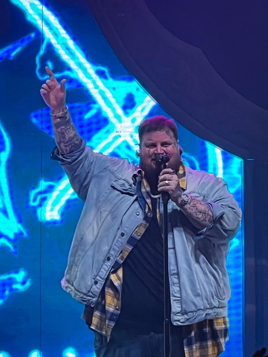 It’s crazy @JellyRoll615 went from a little bar/ pizza joint called Papa Pete’s to Wings Stadium seemingly overnight. This man’s hustle is inspiring. #Respect
