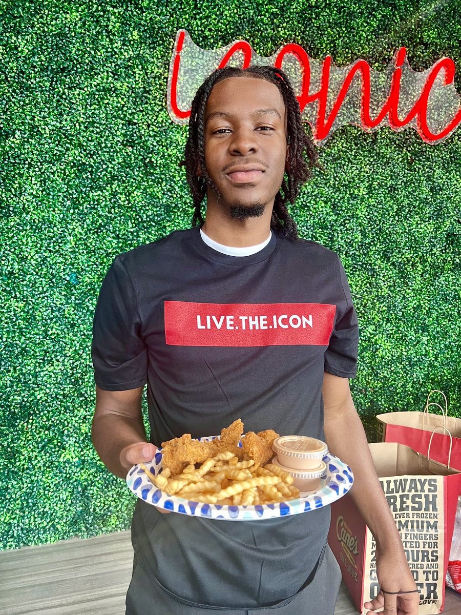 LiveTheIcon's tweet photo. Did you score some FREE Canes this Friday⁉️🐔  

If not, don’t sweat it.. we have a sweet surprise for y’all next week!😋 Stay tuned to find out!👀

#uh #tsu #liveICONIC #htx #ICONICvibes #studenthousing #uhhousing #tsuhousing #premiumstudentliving #apartments #houston https://t.co/l7o6RJkQQO
