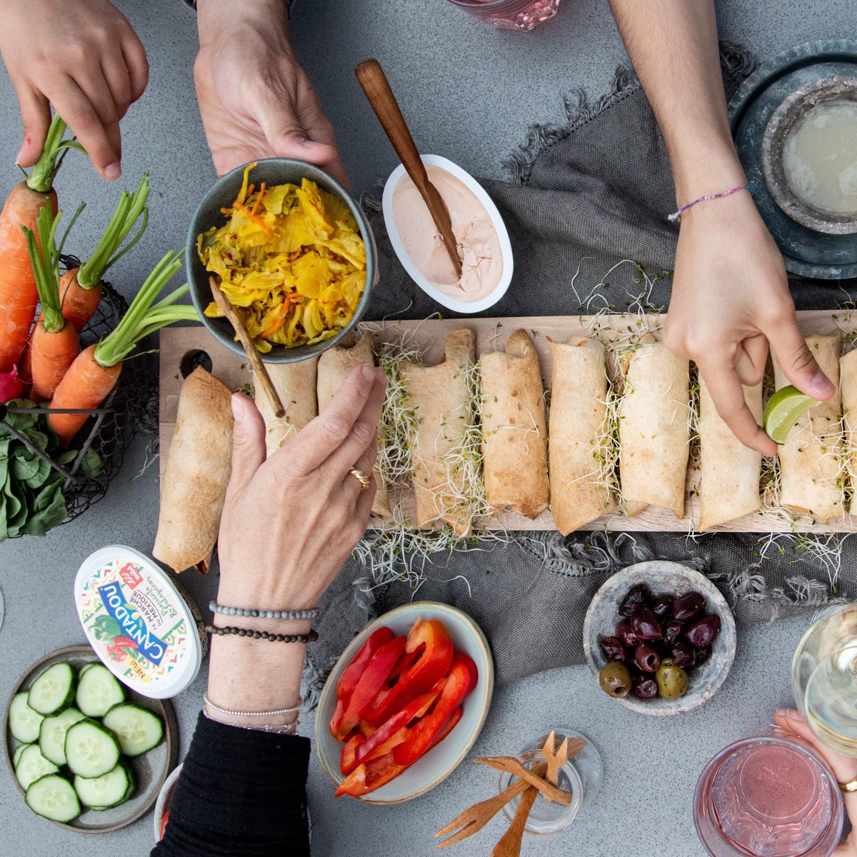 With whom are you enjoying this summer? ☀️

We supported our client Cantadou in their “So geniesst man zusammen den Sommer” campaign with influencer activations. Nadja Zimmermann, Elvira Legrand, Ella Gianola and Tobias Burger have created wonderful summer and barbecue recipes.