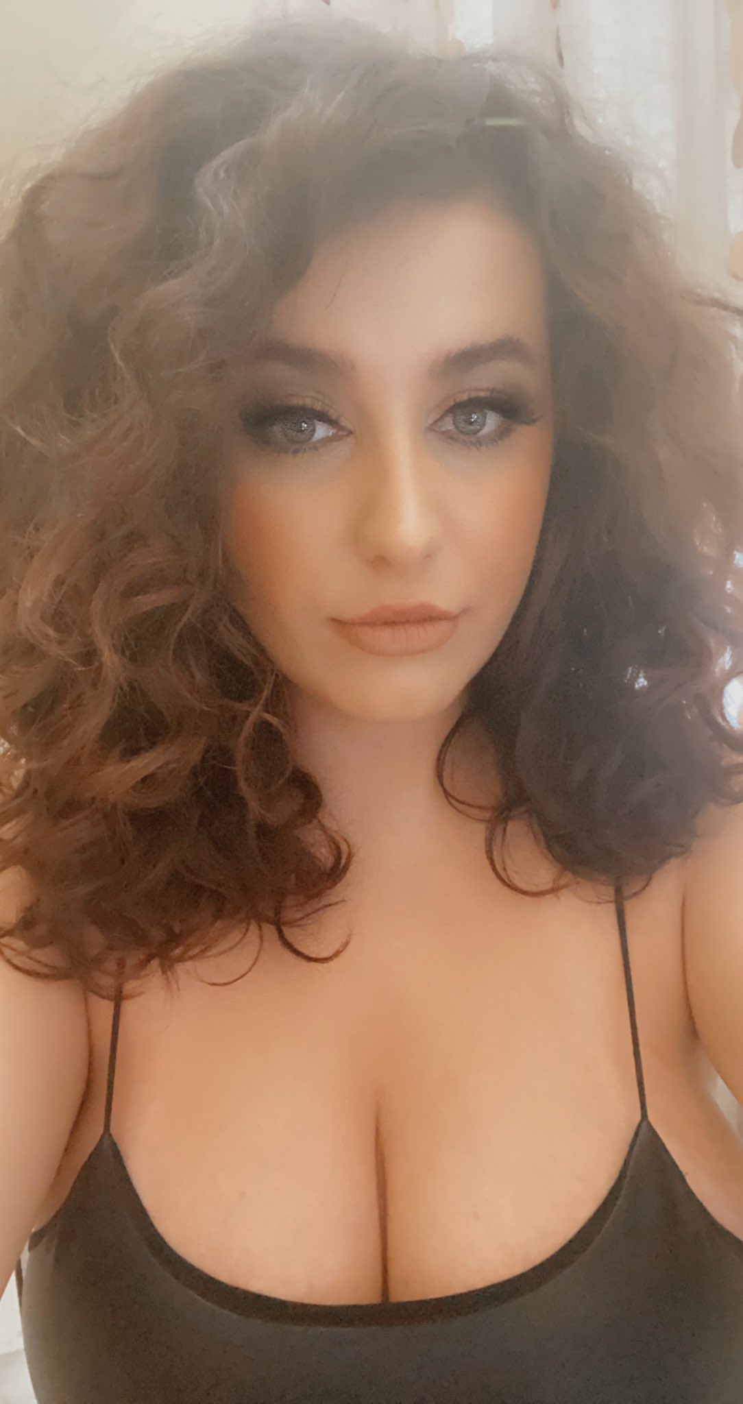 Roxxy ☆☆ on Twitter: "Online in 1 hour, see you guys then😘 https://t.co