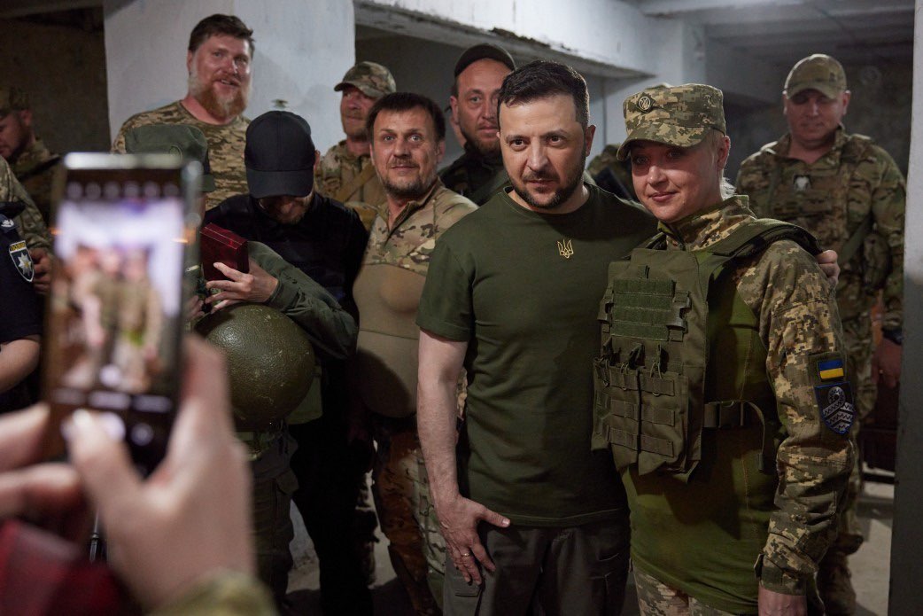DefenceU's tweet photo. A true President doesn’t hide in a bunker. After his visits to Kharkiv, Zaporizhia, and the heavily embattled Luhansk regions at the very frontline, @ZelenskyyUa visited Mykolayiv and Odesa regions to reward the heroes. Step by step #UAarmy is kicking the enemy out of our land. https://t.co/rOk35jwana