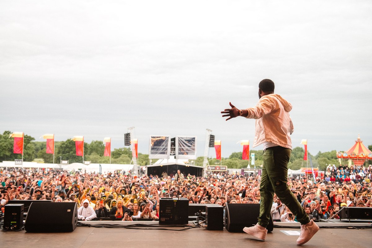 SandCFestival's tweet photo. Pull up, pull up Tion style 💥🔥

@TIONWAYNE absolutely KILLED IT tonight with some mad special guests coming through 🎤M24, @A1xJ1 and the legendary @larouxofficial all graced the S&amp;C Stage 💯

More to come tonight! Let’s go...🍓 https://t.co/86WGt7xj88