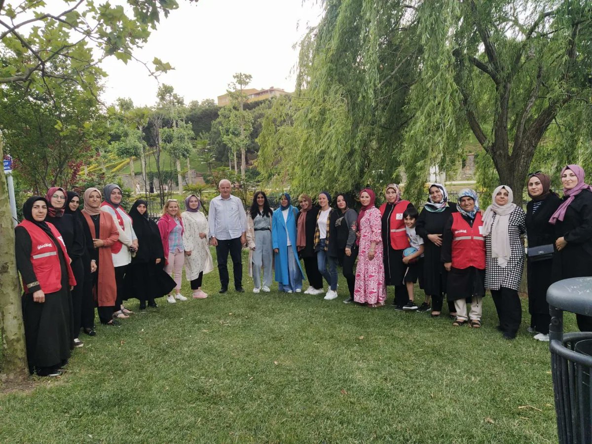 kzlykdnsultnbyl's tweet photo. Şube Başkanımız Sn. Hasan Gülay, K. Koordinasyon sorumlumuz Mine Aydoğdu, Kızılay K. Sultanbeyli Başkanımız Zuzan Hasibe Beytul ve Yönetim K. Üyelerimizin katılımlarıyla mahalle temsilcilerimiz ve gönüllülerimiz ile birlikte yapacağımız çalışmalara yönelik istişarelerde bulunduk. https://t.co/XUExeLbl3M