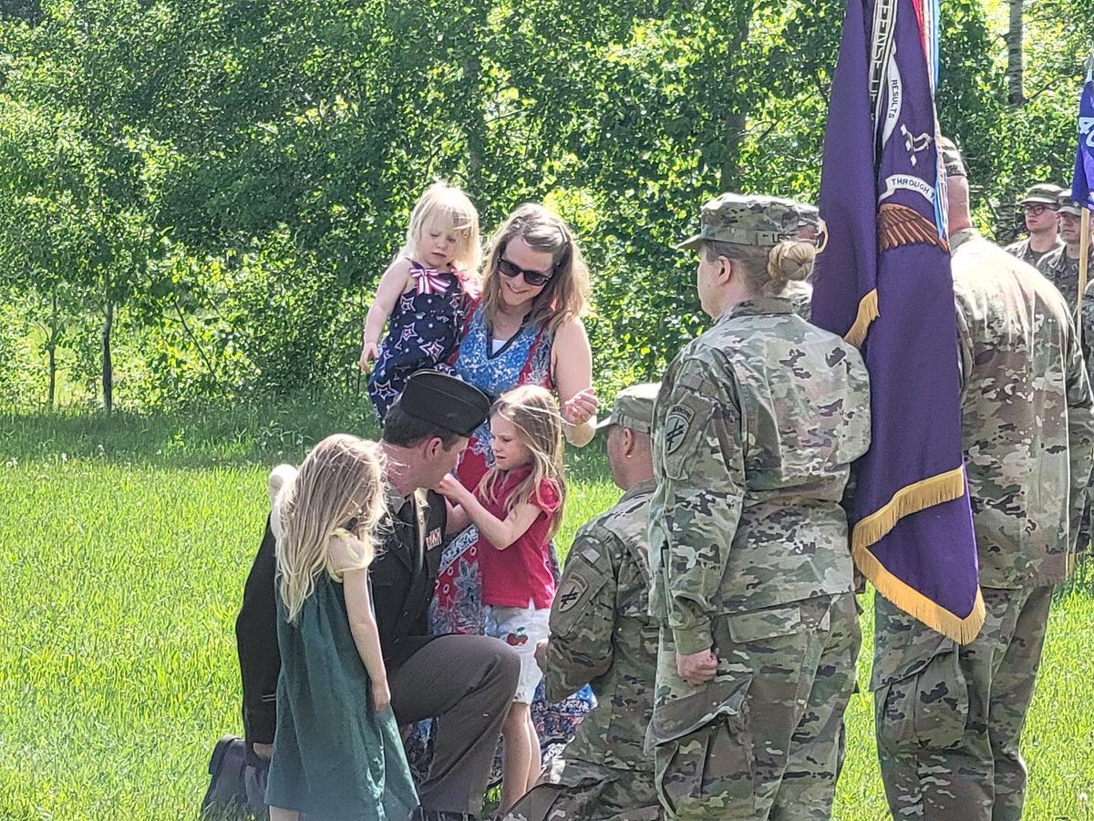 407thB's tweet image. From 407th to 415th and back, from Captain to Major, without further ado, we’re proud to introduce newly promoted Maj Gaydos!!! 

Congrats Sir!

#civilaffairs #resultsthroughteamwork #usarmyreserves