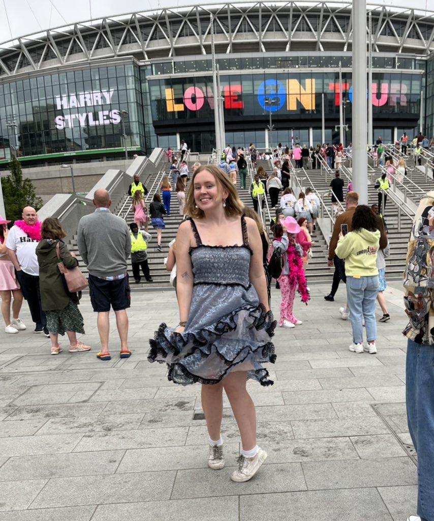 harries on tour tweet media