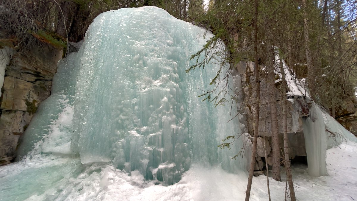 EricTAdventures's tweet photo. Troll Falls winter exploration
https://t.co/FiZRK9eX85
#marmotfalls #kananaskisvillage #trollfalls #hikealberta #upperfalls #kananaskiscountry #albertarockies #albertawaterfalls #albertafalls #icehikes #icefalls #frozenwaterfalls https://t.co/Ii1Y7QkCmT