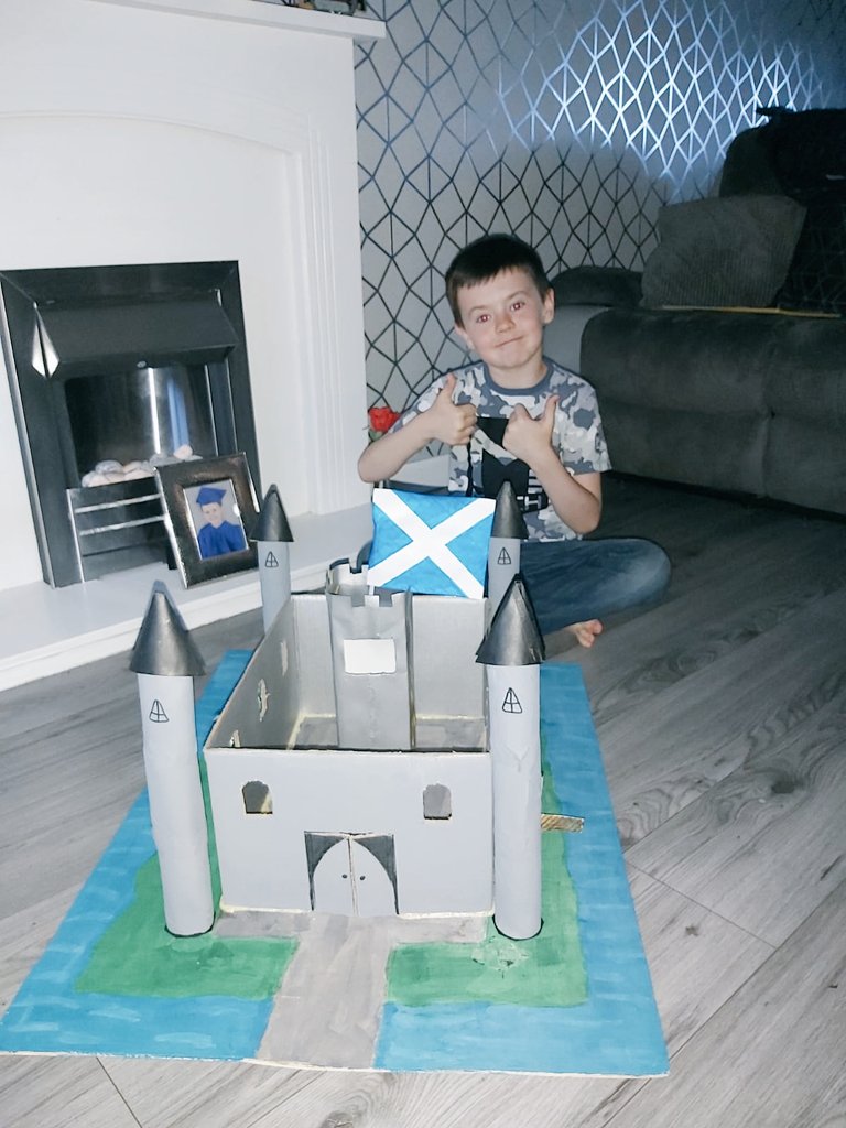 ashdouganx's tweet photo. @St_Aidans_PS caidan showing off his castle for his school project since he's been unwell last week when due. All chuffed ❤️❤️❤️ https://t.co/MDeaYhGXZ5
