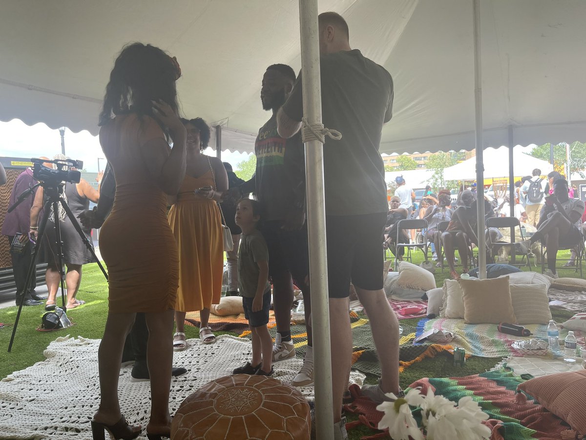 tonyminnieapple's tweet photo. About to share love with this beautiful community!!!! @HSRA_MN @4LearningEdu #HipHopGenius https://t.co/3EklylzMHs