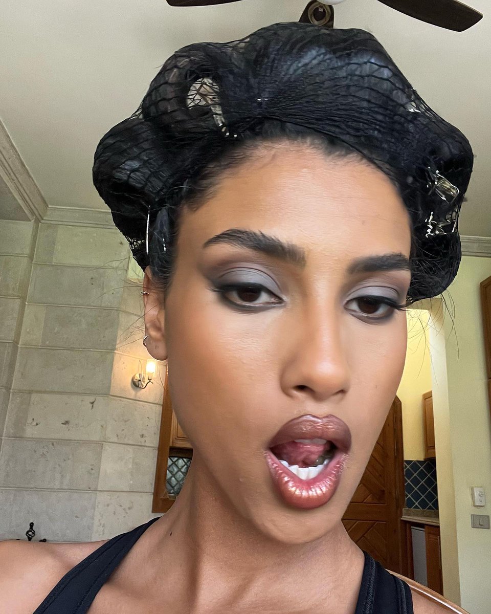 ImaanBrasil's tweet photo. "Vibrações impecáveis 💌". - Imaan Hammam via Instagram. https://t.co/Lou2oUNtgj