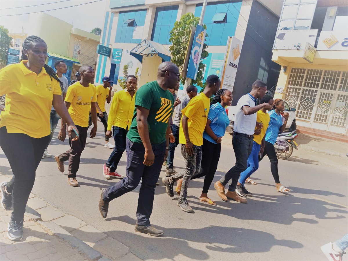 DUSAF12's tweet photo. Ruswa No, Akarengane No #DUSAF kubufatanye na @Rwandapolice @RusiziDistrict @SCACI_UR_Huye1  Bakoze urugendo ruzenguruka umugi wa #Kamembe mu rwego guhashya nokurandura burundu #RUSWA_NAKARENGANE @NirereMadeleine @gatjmv @RwandaOmbudsman @UR_Huye @HabitegekoFran1 @UrsuHuye https://t.co/QnWoLFaiFg