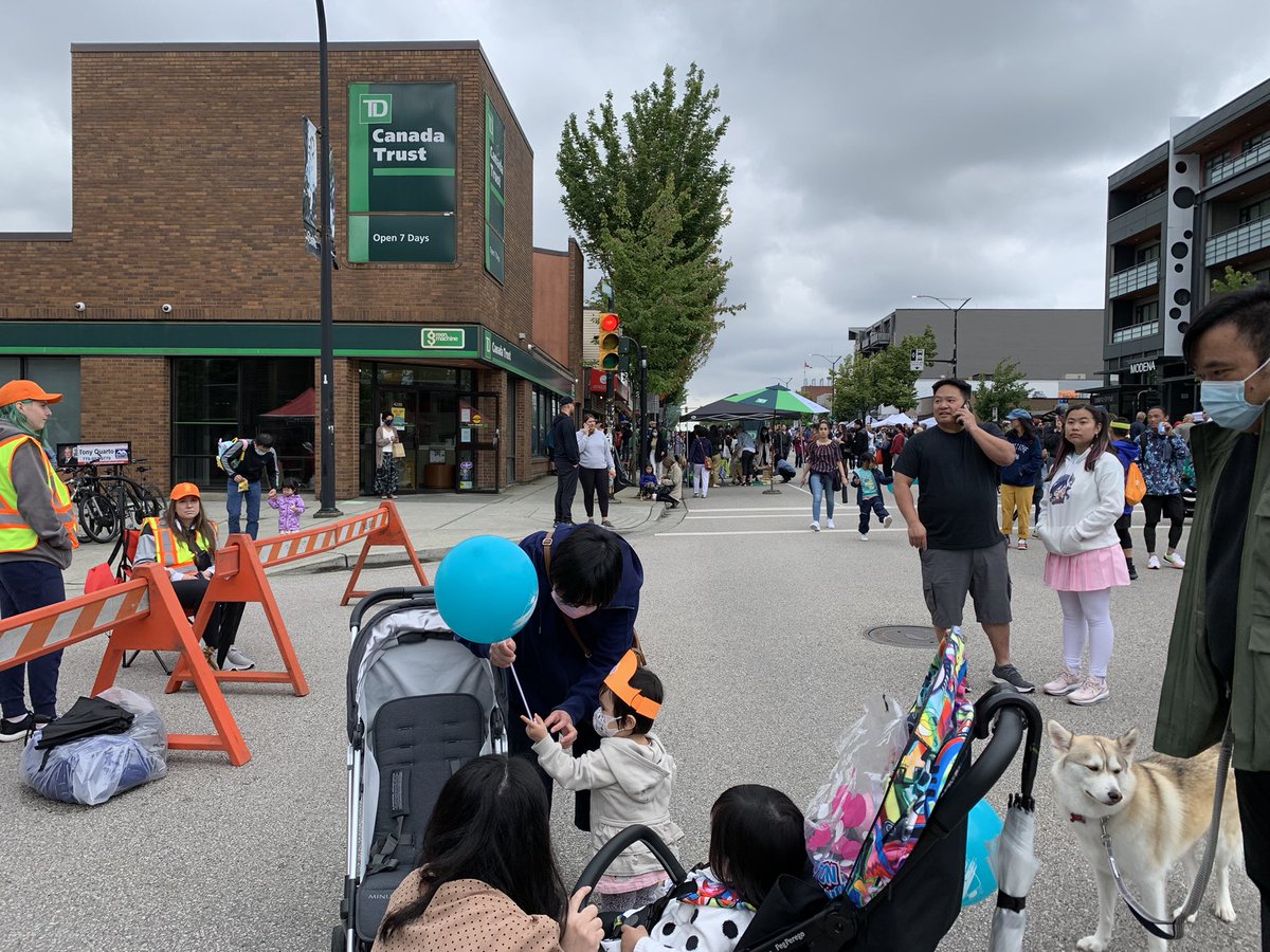 First Burnaby #hatsoffday celebration after 2 years. Thanks to volunteers and 0393 staff who made it a fun event with customers.  <a href="/steventsangaris/">Steven Tsangaris</a> <a href="/juliearmour_td/">Julie Armour</a> <a href="/zacharylordTD/">Zachary Lord</a>