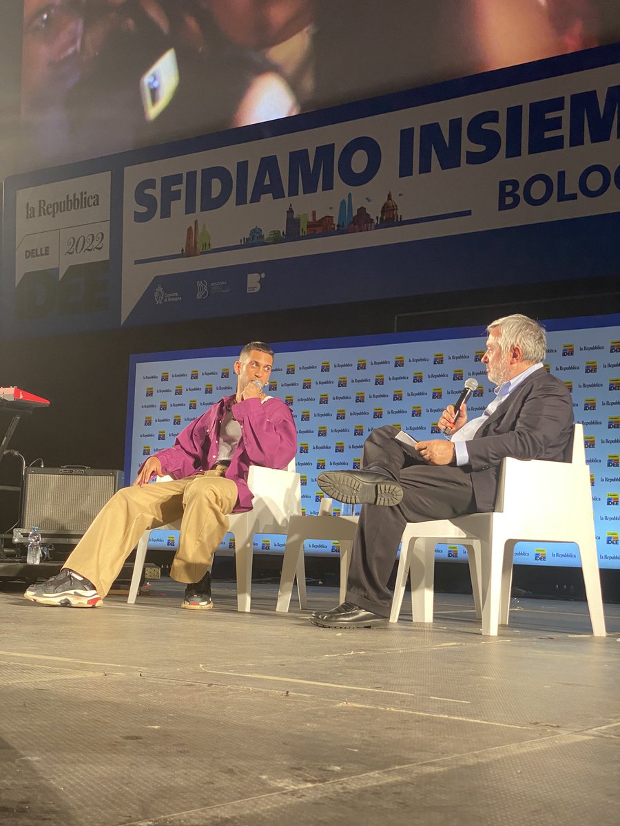 RepIdee's tweet image. #RepIdee2022 @Mahmood_Music a Maurizio Molinari (@Maumol): ““La musica per me è il@futuro. Quando scrivo gli errori che faccio è perché spero di non farli più. Poi il problema è che magari li rifaccio”