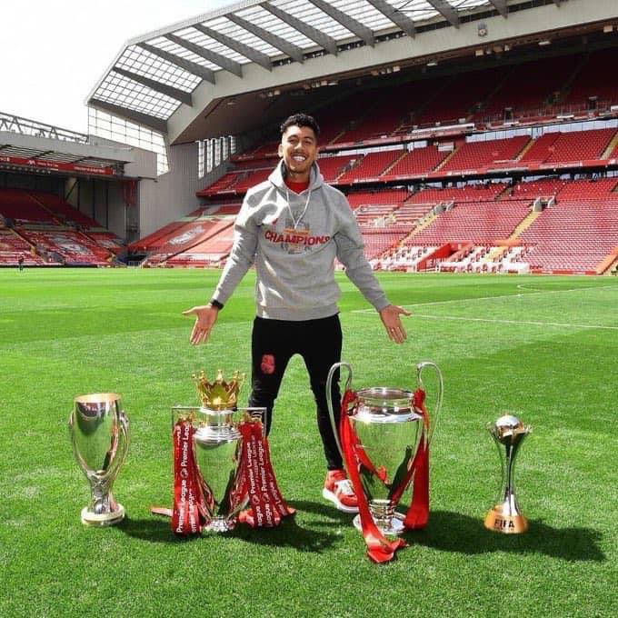 james79rigby's tweet photo. Bobby a Liverpool legend never complains about anything not even money @LFC https://t.co/vGtZdVmEd2