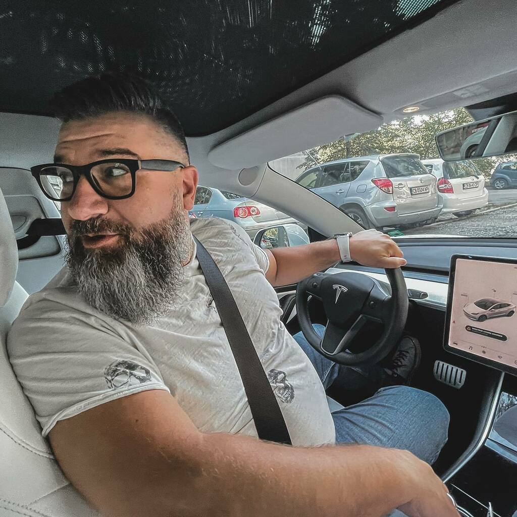 ludmil's tweet photo. Simply amazing 👌🏻
.
.
.
#beardaddict #instasofia #instabulgaria #igbulgaria #discoverbulgaria #beardsofig #teslamotors #beardforlife #bigbeard #beardcrew #beardguy #beardpower #preacher #christlike #vscobulgaria #bulgarian #българия #bikerlifestyle #brat… https://t.co/hg7tVcSFTB https://t.co/UHYOdbB9LQ