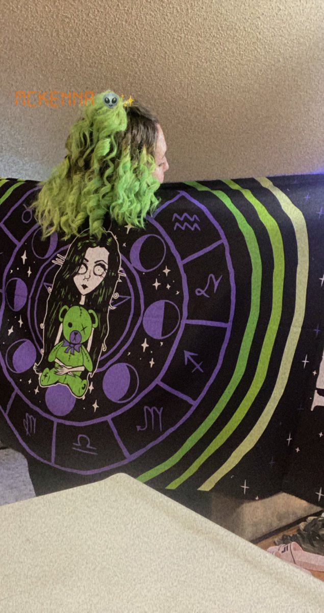 kennaisneckdeep's tweet photo. THE NEW MERCH IS AMAZING 💚⚡️💚⚡️@levelupdub https://t.co/8uFFqaTOQS