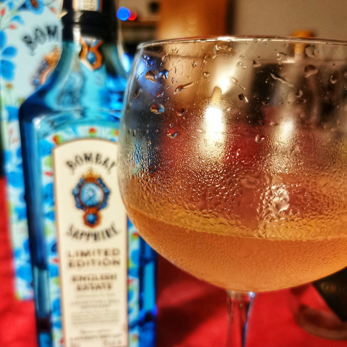 310hkc41b's tweet photo. A vuestra salud. #noHacking https://t.co/3rMX6xdQQD