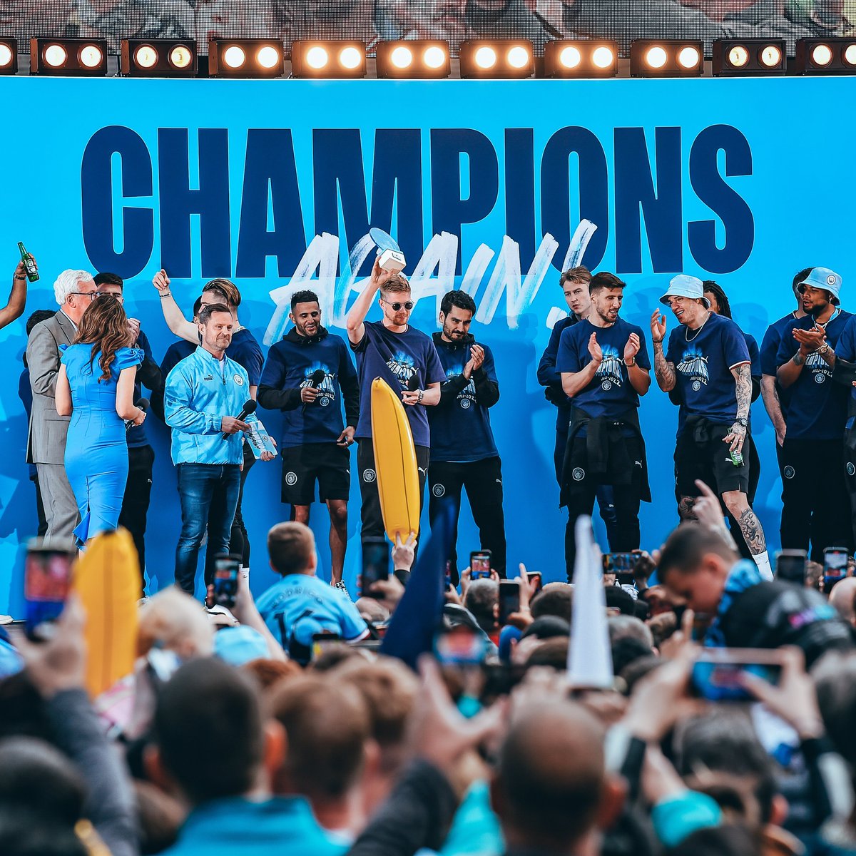 premier_py's tweet photo. #CityAwards: !Kevin De Bruyne๐ง๐ช es elegido 'Futbolista de la Temporada' de Man. City๐ต!. ๐๏ธ
DATO: Kevin De Bruyne๐ง๐ช es el 2ยฐ en la historia en ganar +4 veces tras Richard Dunne๐ฎ๐ช. ๐๏ธ
2021/22:
๐Premier League
๐
PL POTY
๐
PFA TOTY https://t.co/gpJwSbwOiN
