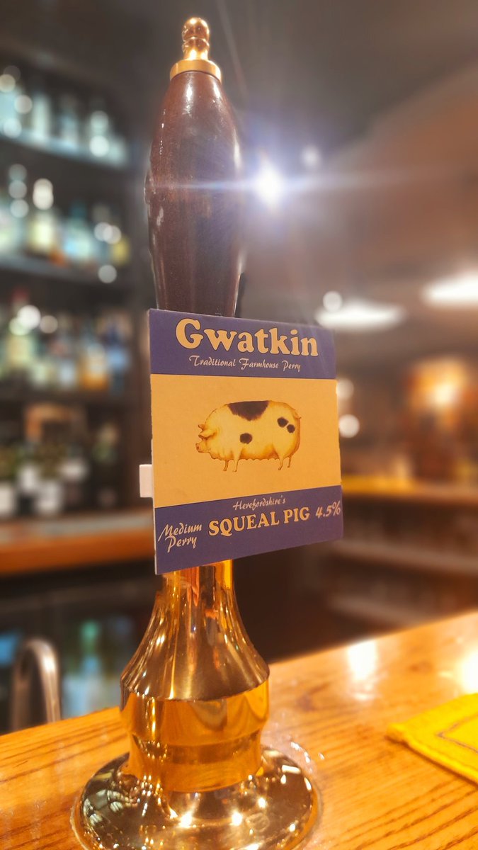 Stuart_Pickard's tweet photo. One of my favourite ciders, it's been too long #PintOf #RealCider #PureCider #ProperCider #Cider #AppleCider @GwatkinCider @ArfurD @cider_steve @CidermanUK @HelloMikeBrown via @blackjugpub #Horsham #OnVacation #GingRealAleTrail @Stuart_Pickard also had a half of @BedlamBrewery https://t.co/YMPD5pFJbw