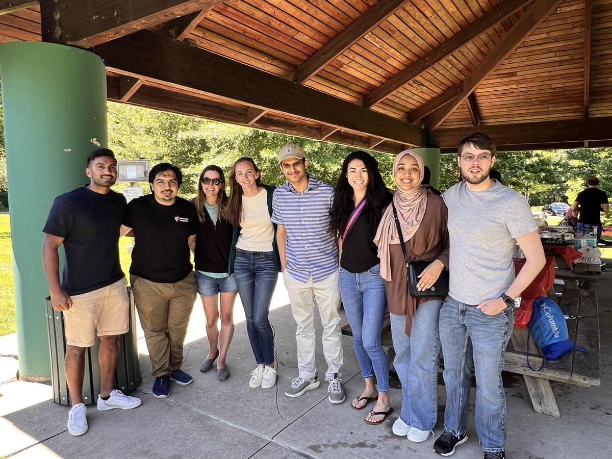 CwruNeuro's tweet photo. Beautiful day for a picnic with #Neurofam with current, past and future residents and attendings. #NeurologyProud #SummerInCle #Neurotwitter #Residency #Neurology https://t.co/4AD1COErDe