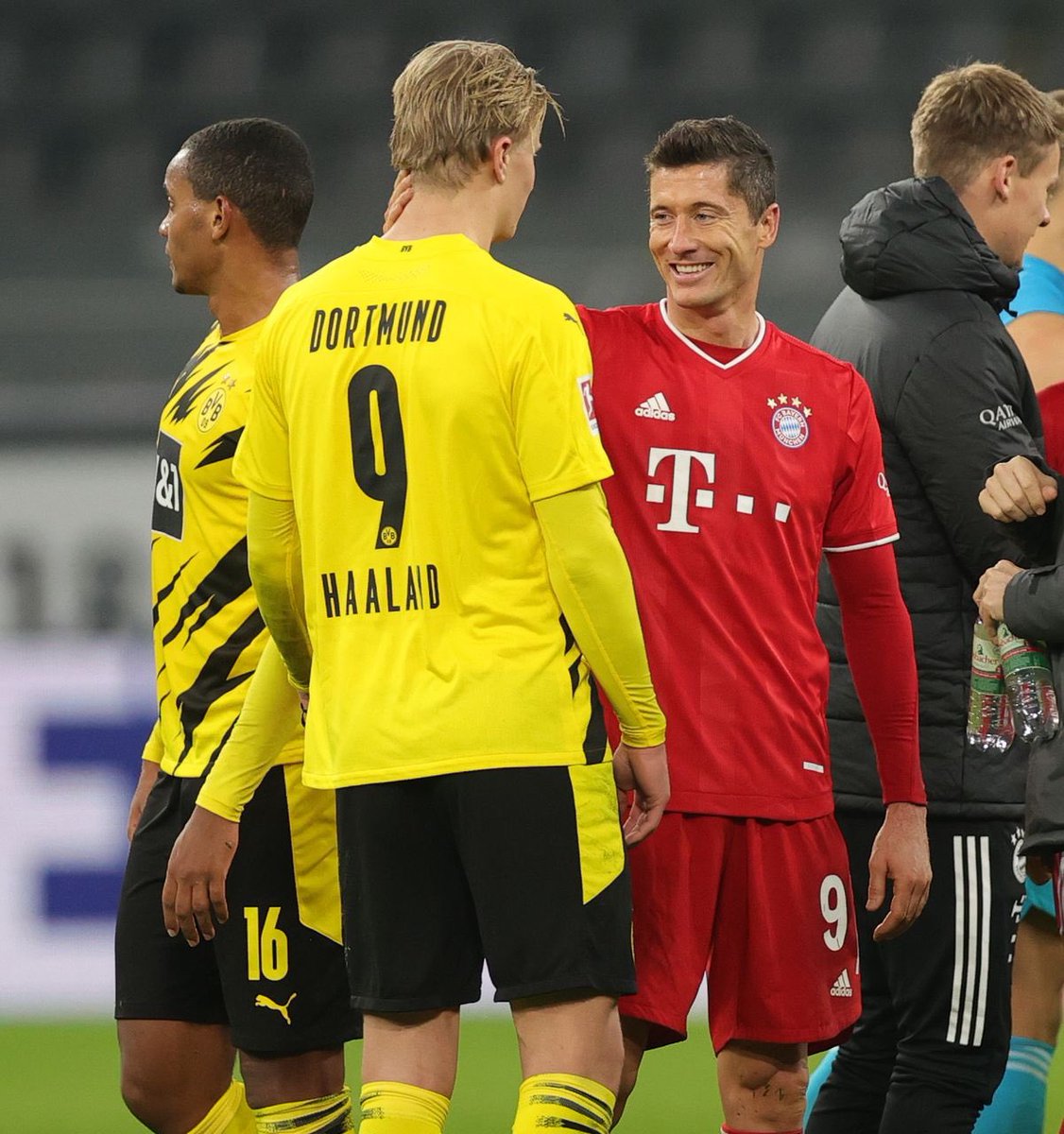 Lewaneuh's tweet photo. P’tit jvais t’apprendre comment on joue au foot puta https://t.co/W2OnaWC0wY