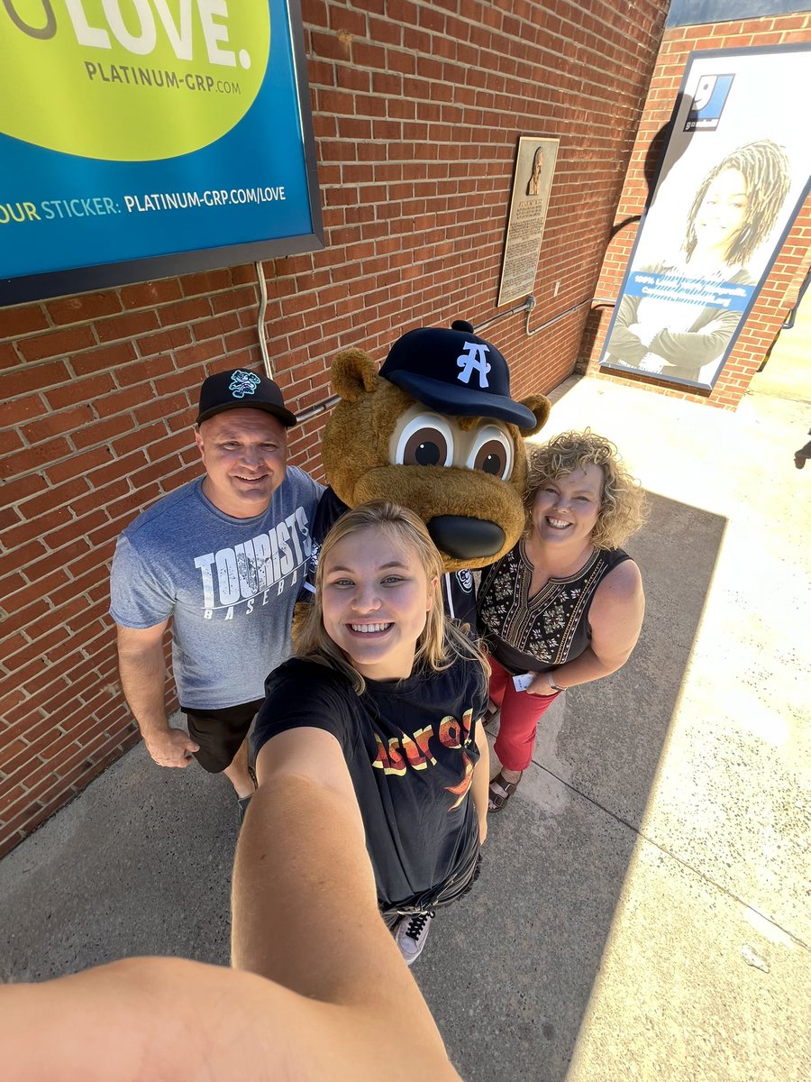#tweetyourseat bojangles box seats 10-12!! <a href="/GoTourists/">Asheville Tourists</a> #greatestshowondirt