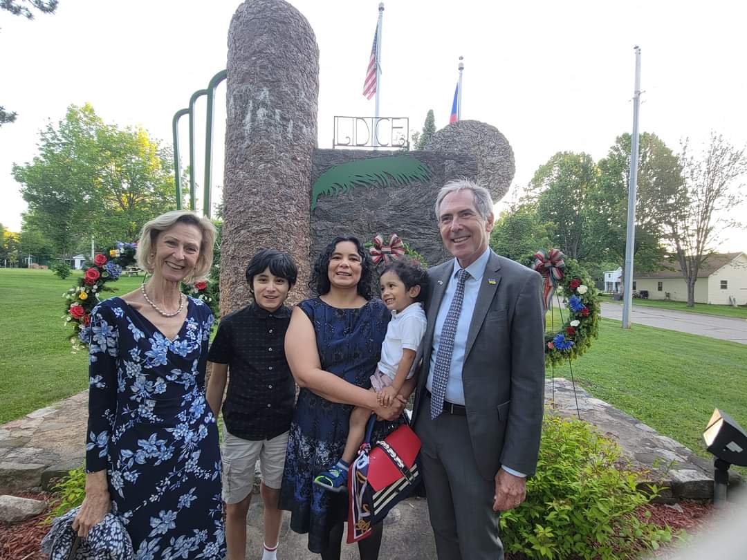alanjgerrard's tweet photo. A truly international phenomenon. Lidice Montoya and her sons, represent @LidiceLives &amp; the common cause of friendship &amp; peace among the peoples of #Lidice &amp; #StokeonTrent at the 80th Lidice massacre anniversary at Philips, WI, USA, organised by Toni Brendel @BBCRadioStoke https://t.co/BrB98iwpRY