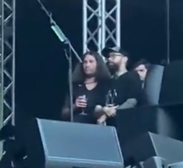 Arod_a_'s tweet photo. Frank, Mikey and Ray watching Gerard sing cancer..
I'm crying https://t.co/CcIgqVxZJa