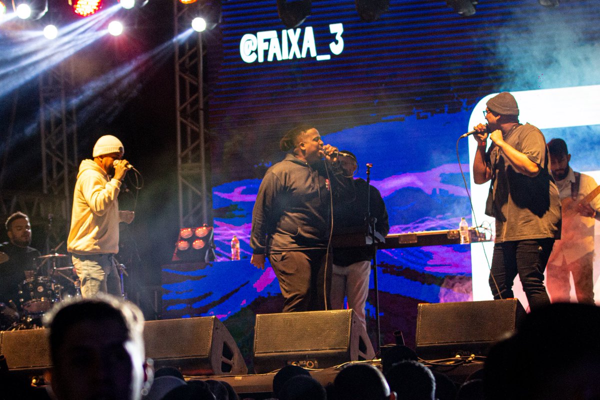3_faixa's tweet photo. Ontem foi Fooooda 🔥
Total gratidão aos amigos(as) que sempre colam nos nossos shows, independente do lugar e de quantidade de público.
#faixa3 https://t.co/Tnj14emuxr