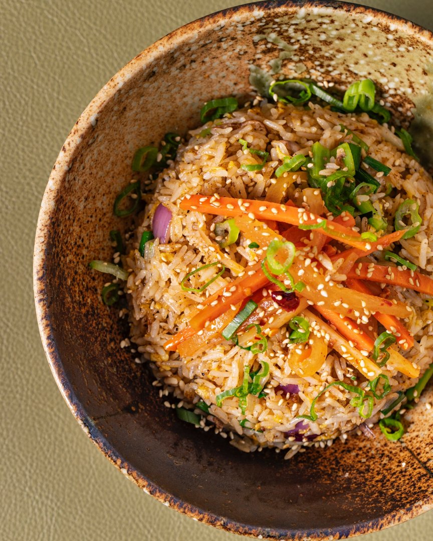 Have a rice day! 😀
🍚🥢 
The current KICK A$$ house fried rice…
{black pepper bbq sauce, slow cooked duck leg, seasonal vegetable, spicy pickled daikon and carrot}
#madewithlove in #ChinatownYVR