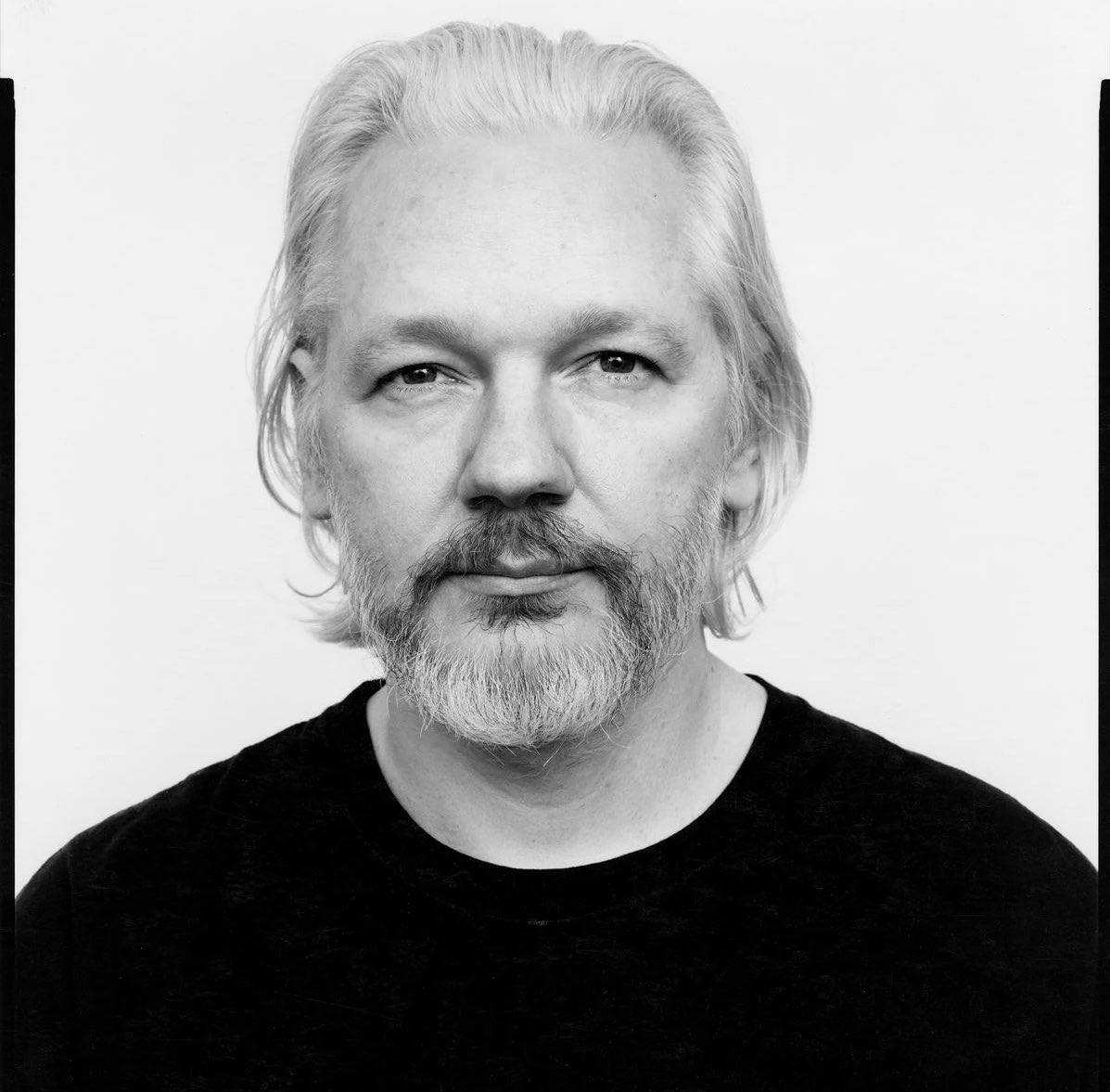 ale_dibattista's tweet photo. “A 78 anni, Roger Waters, cofondatore dei Pink Floyd, non perde occasione per ricordare il caso Assange. “Se Assange è un criminale allora lo sono anche io”. Da noi pare che i personaggi pubblici neppure lo conoscano”…https://t.co/4WDgnUl6wK https://t.co/BW89MDi4az