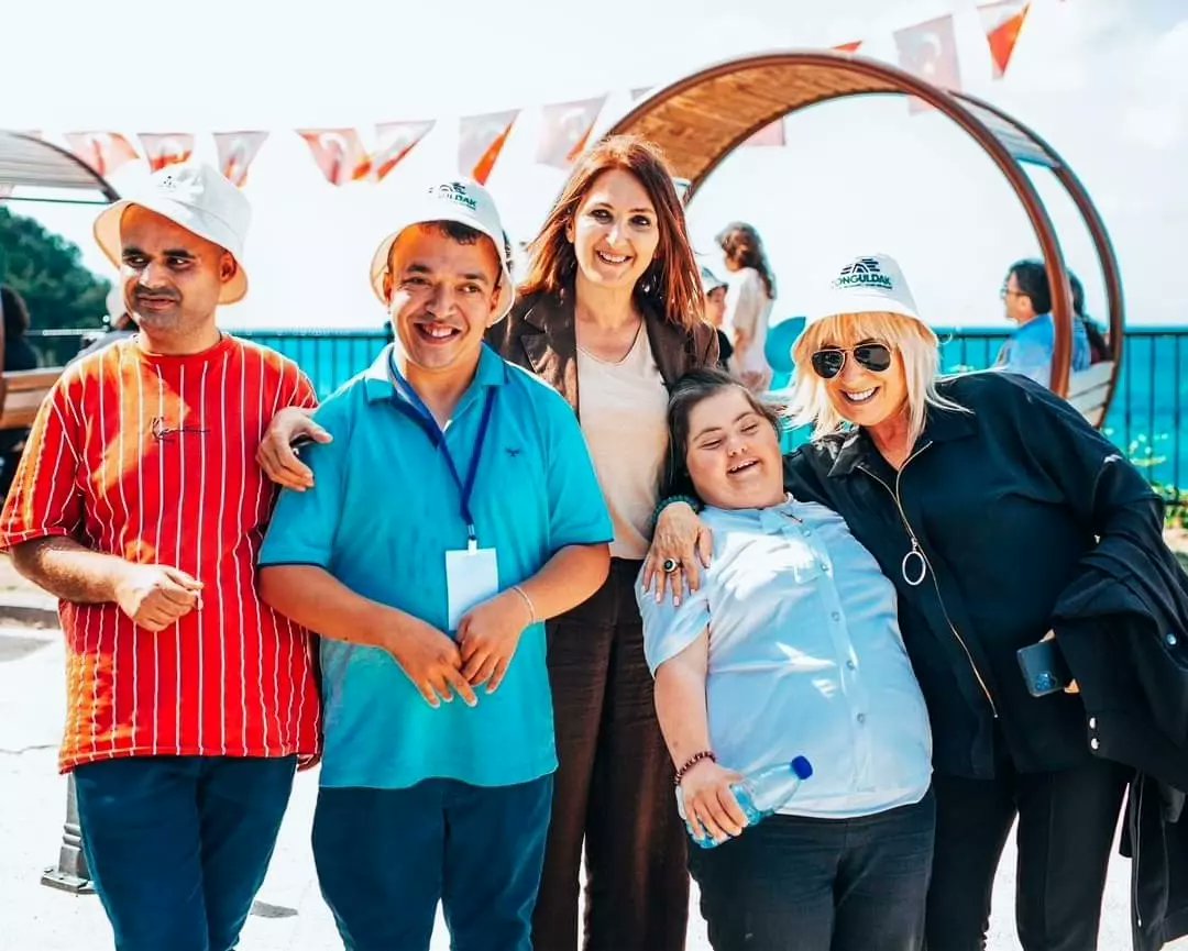 PamukCans's tweet photo. Zonguldak Kömür Jeoparkı.. 
Zonguldak biyoçeşitliliğine dikkat çekerek hayatta engellerin olmadığını, hepimizin ortak bir habitatta doğadan ilham alarak daha yaratıcı yaşayabileceğimizin farkındalığını oluşturmak amacı ile düzenlenilen "Biyoçeşitlilik Farkındalık Atölyeleri'' https://t.co/aMrYcxRjeT