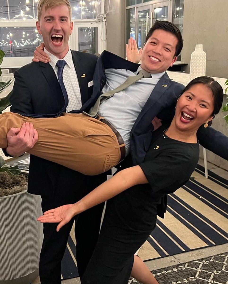 LauraChiuMD's tweet photo. Alas, SO many years of medical training finally coming to an end. So proud to have finished GI fellowship with my amazing co-fellows!!  @The_BMC @AmCollegeGastro @AmerGastroAssn https://t.co/u7mDFq2gX9