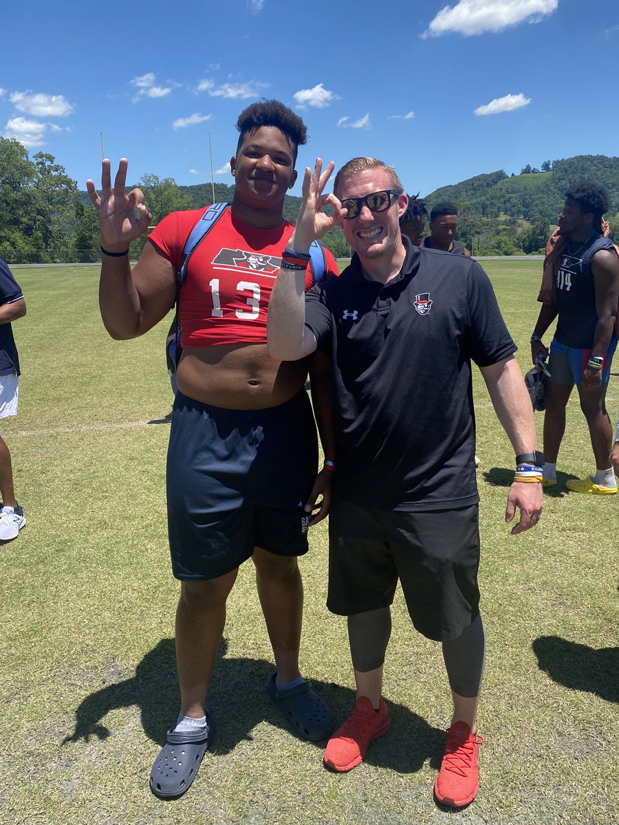 Blessed and honored to receive a D1 scholarship offer to <a href="/austinpeay/">Austin Peay State University</a>🙏🏽Thank you @APSUCoachSW <a href="/CoachStanchek/">Ryan Stanchek</a> <a href="/GovsFB/">Austin Peay Football</a> <a href="/SCHSPatriots/">Sandy Creek Football</a> #chasethelion👌🏽