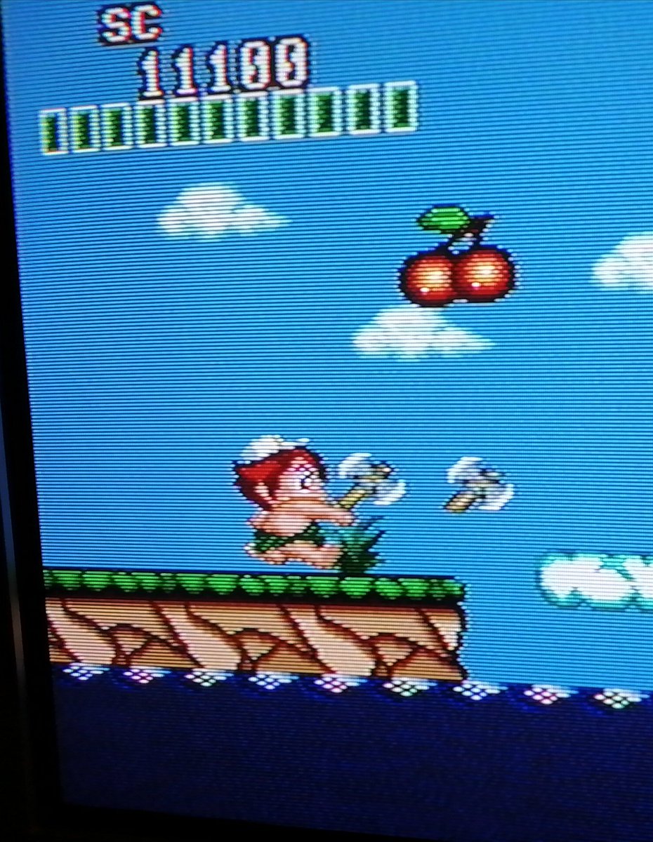 Freakazoid999's tweet photo. Ça c'est du jeu vidéo, du vrai ! #newadventureisland #pcengine #hudsonsoft #hucard #pce #takahashimeijinnoshinboukenjima #高橋名人の新冒険島 #takahashimeijin #masterhiggins #platformer #retrogaming #classicgaming #scanlines https://t.co/wAjiFx5TM6