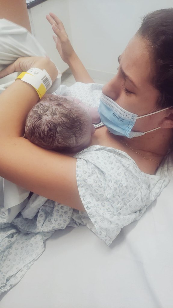 __thess__'s tweet photo. Você chegou trazendo alegria pro meu mundo meu amor, que você seja luz onde quer que você vá ❤️🤱
Helena - Luz 🤍 https://t.co/U8q842yGvp