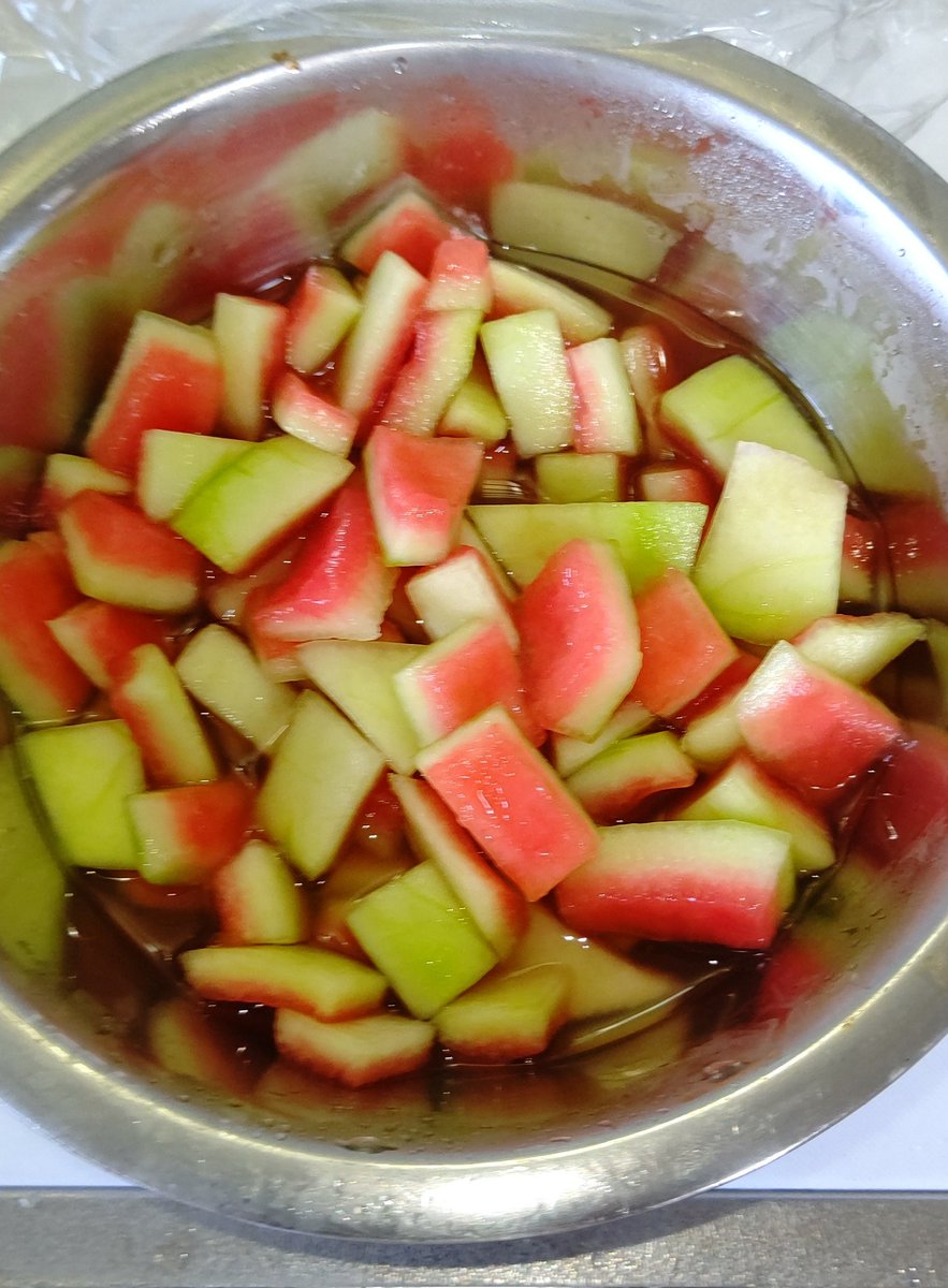 確認どうぞ♥西瓜の皮の色の斑入りです。 確認どうぞ♥西瓜の皮の色の斑入りです。 スイカの皮の漬物