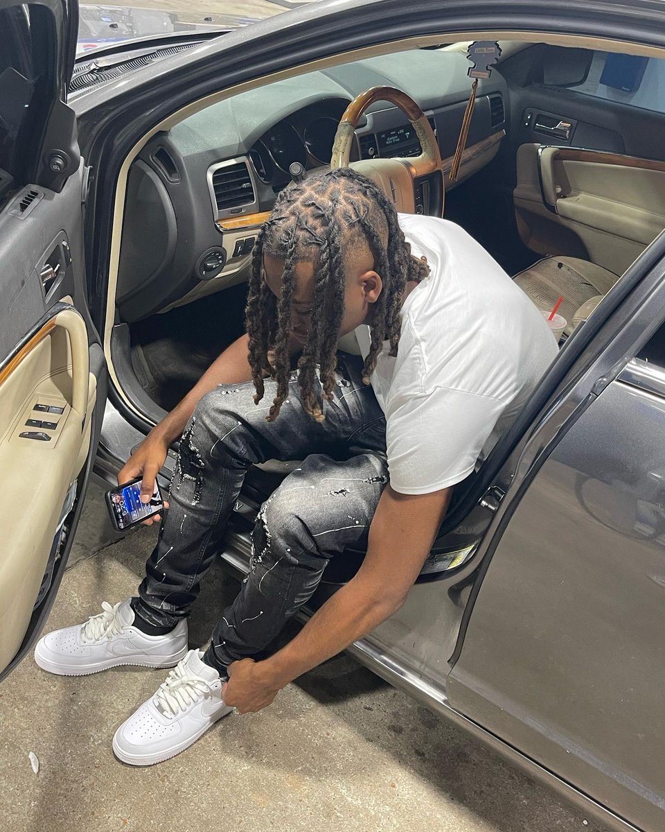 snowbrazy's tweet photo. be kickin it on sum coolan shi🌬 https://t.co/YlbgX6RYgf