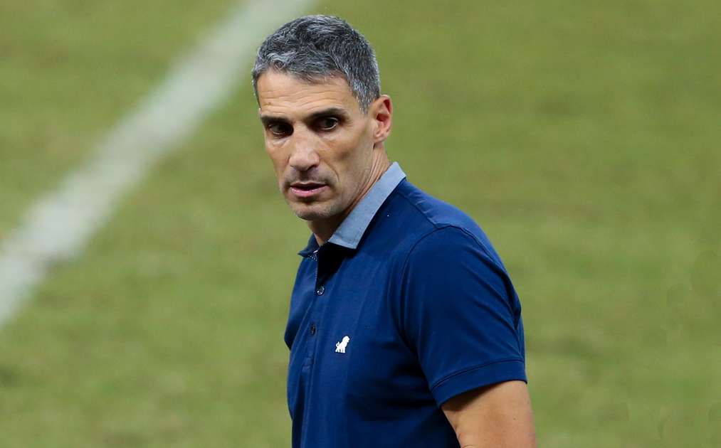 jozanovalis's tweet image. Impressionante, gente! Impressionante a coragem do Vojvoda de aparecer na manifestação da torcida, fazer um discurso apaixonado e transformar a vontade de xingar, dos torcedores, na disposição de apoiar a equipe até o fim. 

Não é só um grande técnico, é um grande homem TAMBÉM.