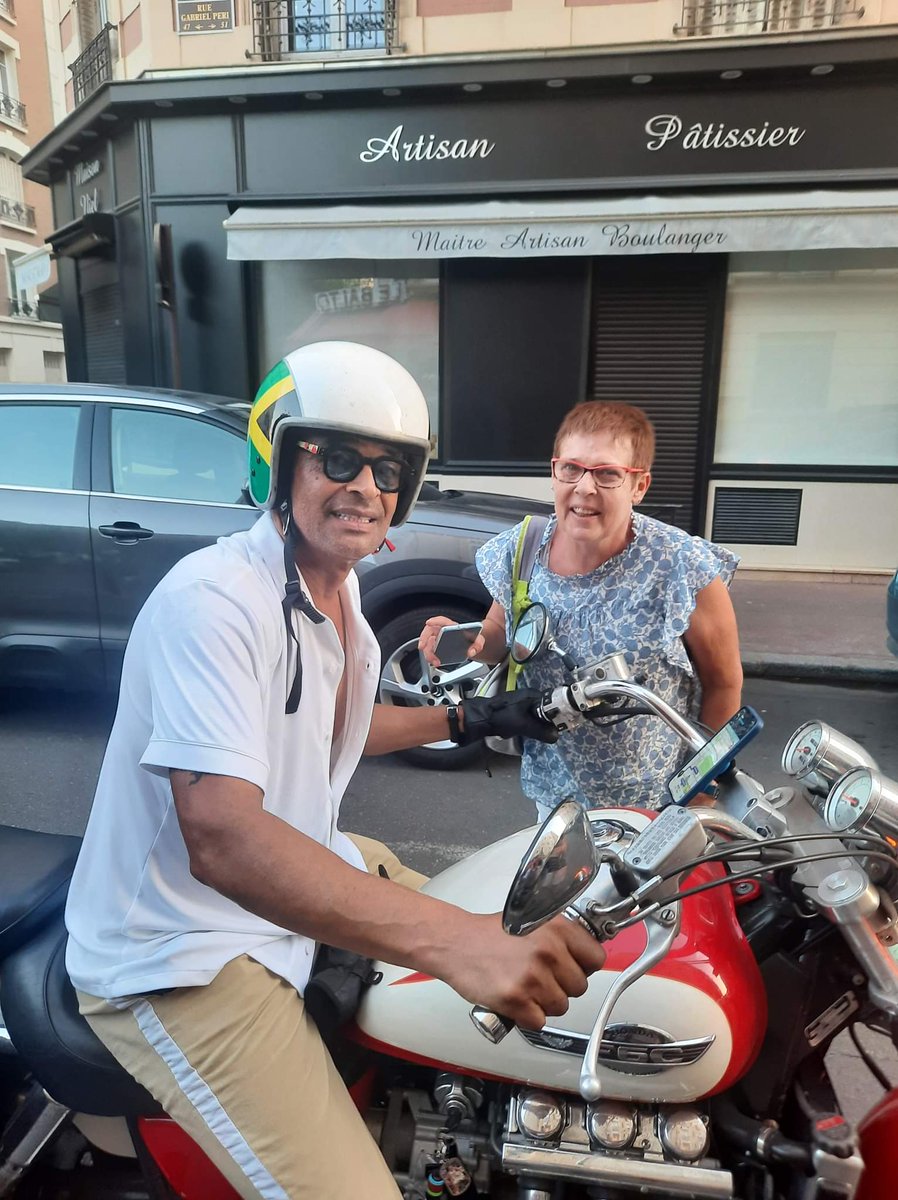 ValerieBijon's tweet photo. RESPECT  À  YANNICK  NOAH QUI A SIGNÉ  CE SOIR LE MANIFESTE DE LA FLAC CONTRE LA CORRIDA. VOUS ETES UNE  TRES BELLE PERSONNE @YannickNoahNews https://t.co/30Xxiv4xpv