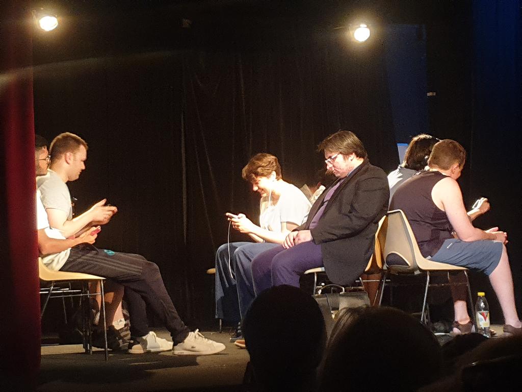 Le 17 juin, salle Inventaire rue Courteline à #Tours, les jeunes avec autisme de l'association ALVA (Vivre Avec l'Autisme), aidée par ailleurs par <a href="/FondationOrange/">FondationOrange</a> sur de l'inclusion par l'habitat, ont épaté leur auditoire ! Le théâtre en groupe pour mieux vivre avec son autisme.