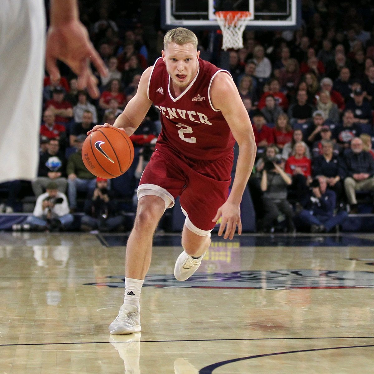 DU_MensHoops's tweet photo. 𝘼𝙇𝙐𝙈𝙉𝙄 𝙎𝙋𝙊𝙏𝙇𝙄𝙂𝙃𝙏: 𝙅𝙊𝙀 𝙍𝙊𝙎𝙂𝘼
 @JoeRosga

- Played from 2015-19.
- 4th on the all-time scoring list w/ 1,621 career points.
- 2017-18 First Team All-Summit League.
- 2015-16 Summit League All-Newcomer Team.

#ItsTime https://t.co/yk2KIUwZLe
