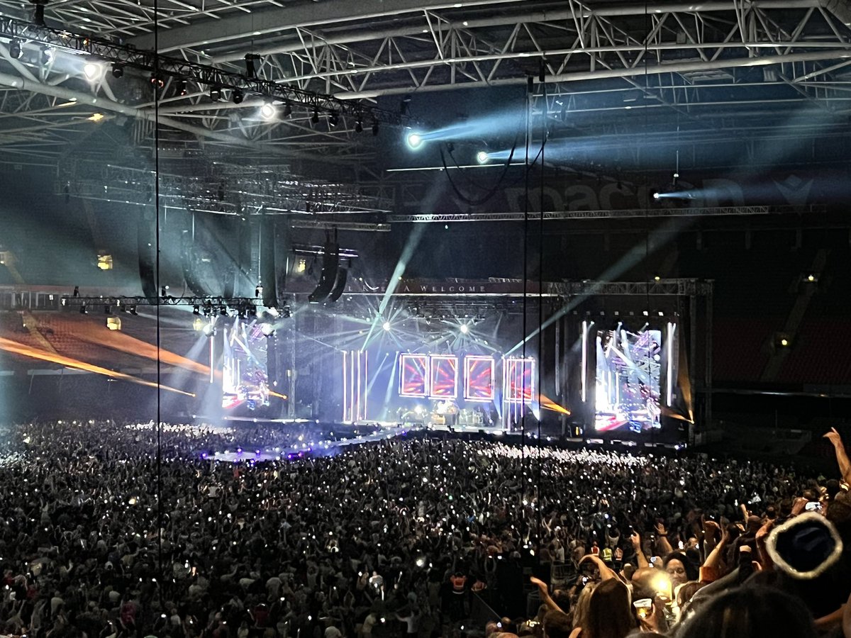 Who needs to talk to who to make a <a href="/stereophonics/">stereophonics</a> and @HeritageOrc collaboration happen?