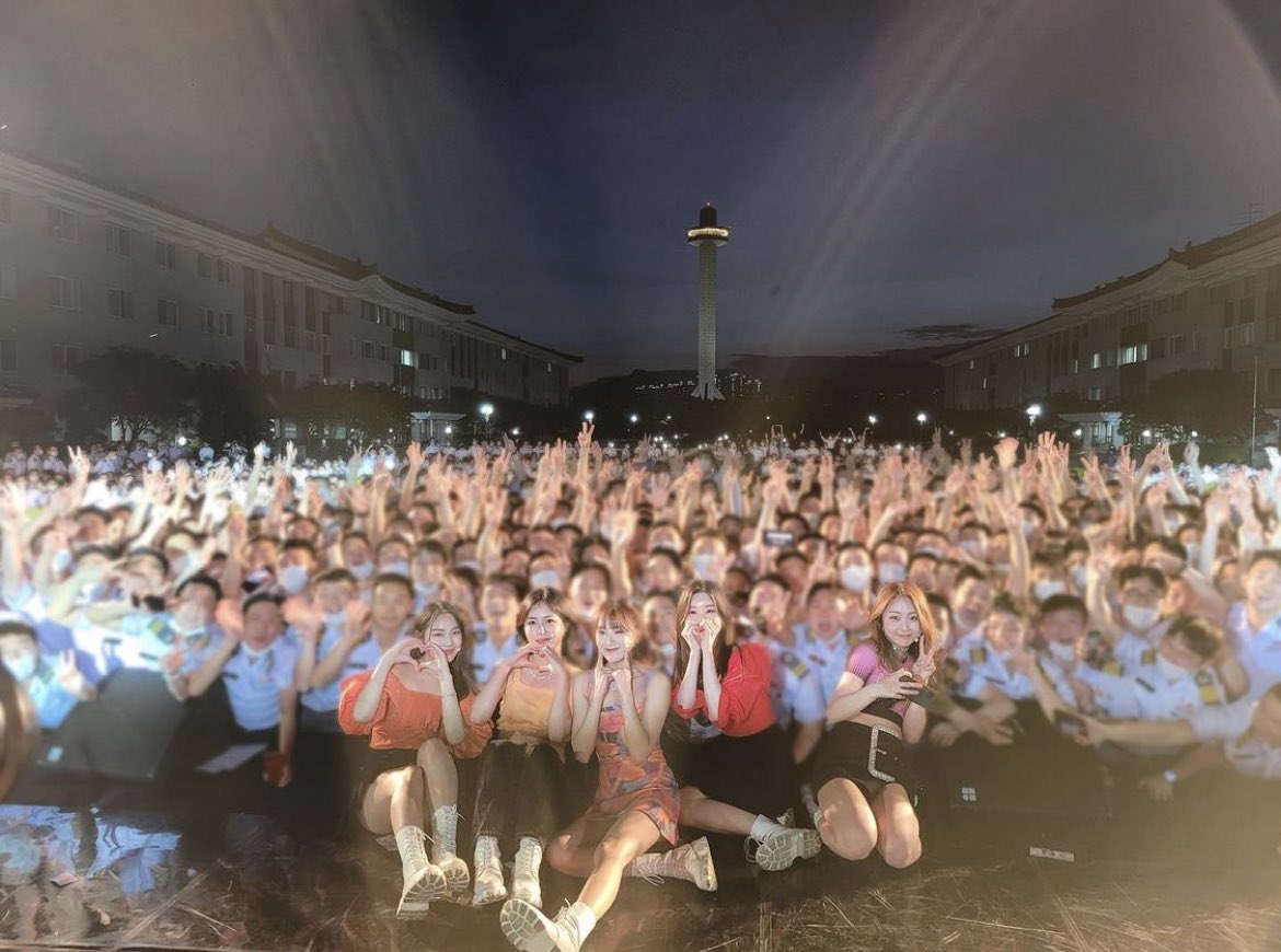 FVkY8LoVsAACsPe?format=jpg&name=medium