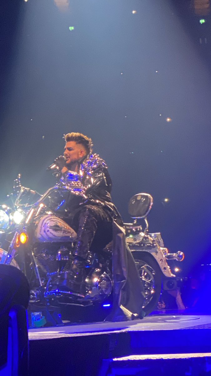 roxcreeve's tweet photo. This man is so very talented! @adamlambert https://t.co/uqOARz1sAy