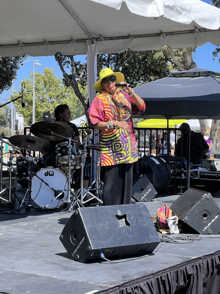 Airport2Park's tweet image. Enjoying the music of the great Grammy Award Winning Dee Dee Bridgewater at Santa Monica Virginia Avenue Park 30th Annual Juneteenth celebration. #ParkEquity #Parks4All #ParksAreForEveryone #Jazz #Juneteenth #MusicInThePark #InternationalPicnicDay