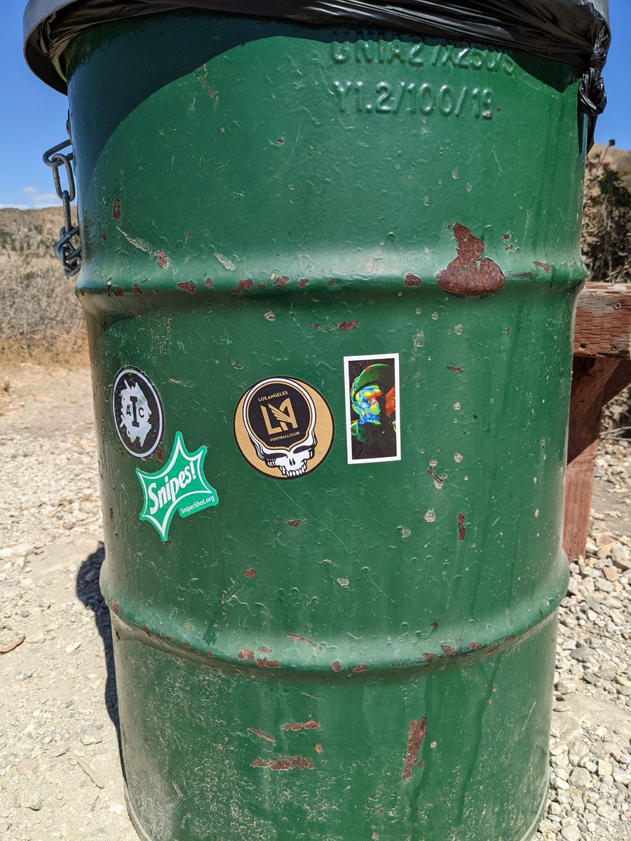 space_core13's tweet photo. Just cleaning up my local park.
#lames #lagalaxy #levas https://t.co/zAFOK2cd7t