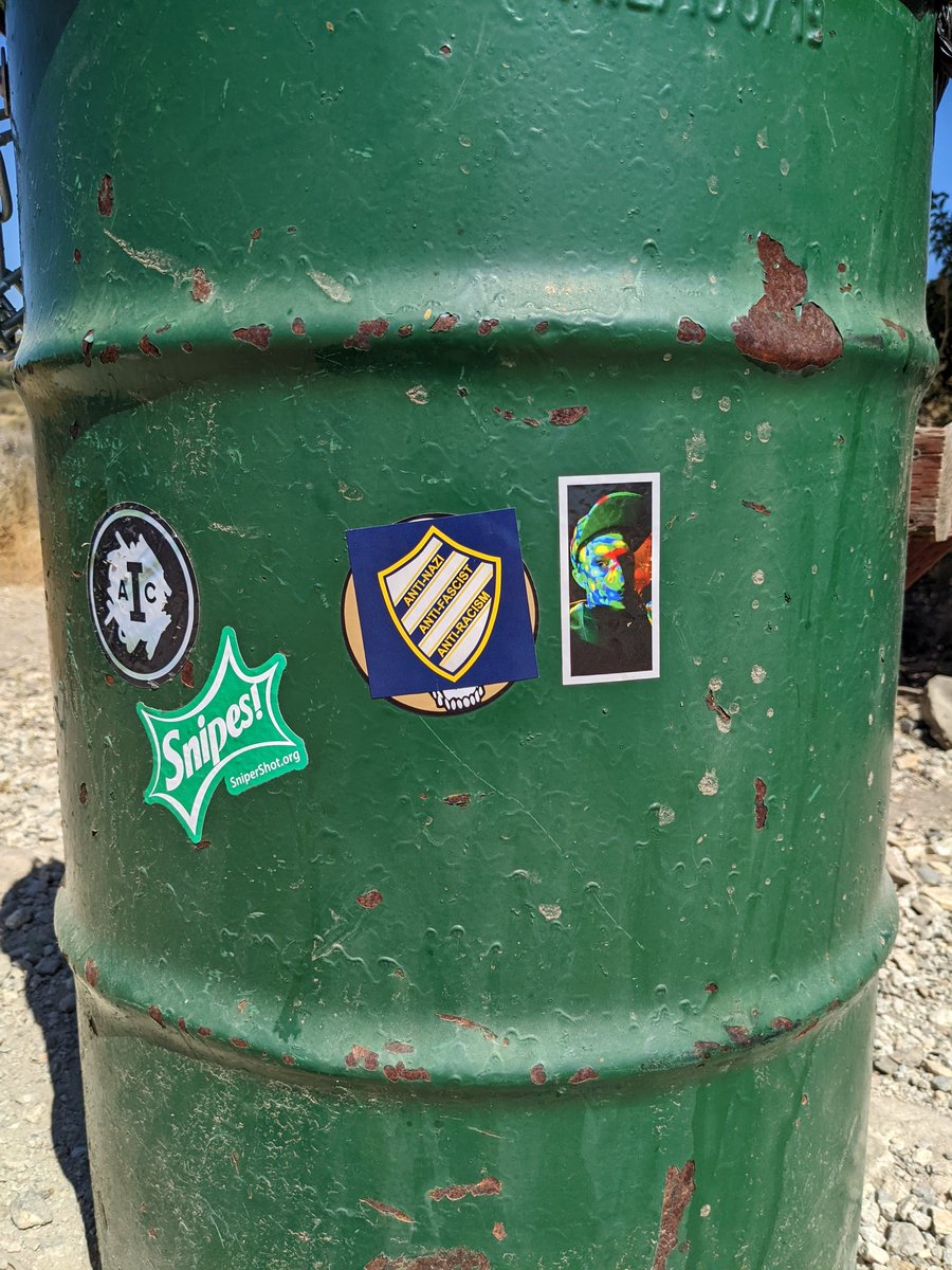 space_core13's tweet photo. Just cleaning up my local park.
#lames #lagalaxy #levas https://t.co/zAFOK2cd7t
