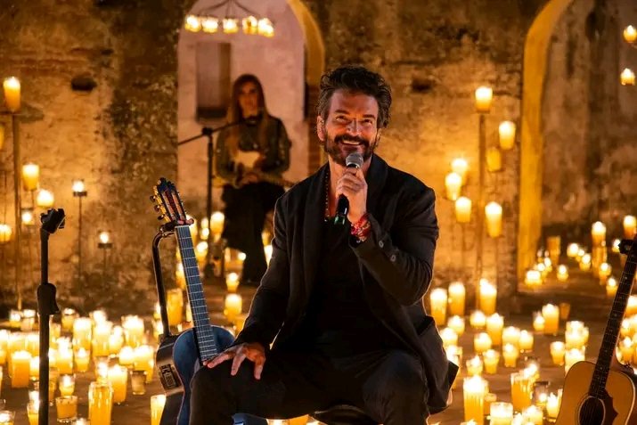 Quiero escucharte decir lo q gritan tus ojos, quiero perder el valor q gané x miedoso...
#Arjona